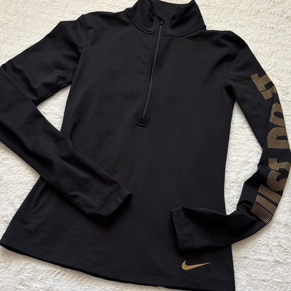 Nike Tops - Nike Women's Black Long Sleeve Half Zip Top